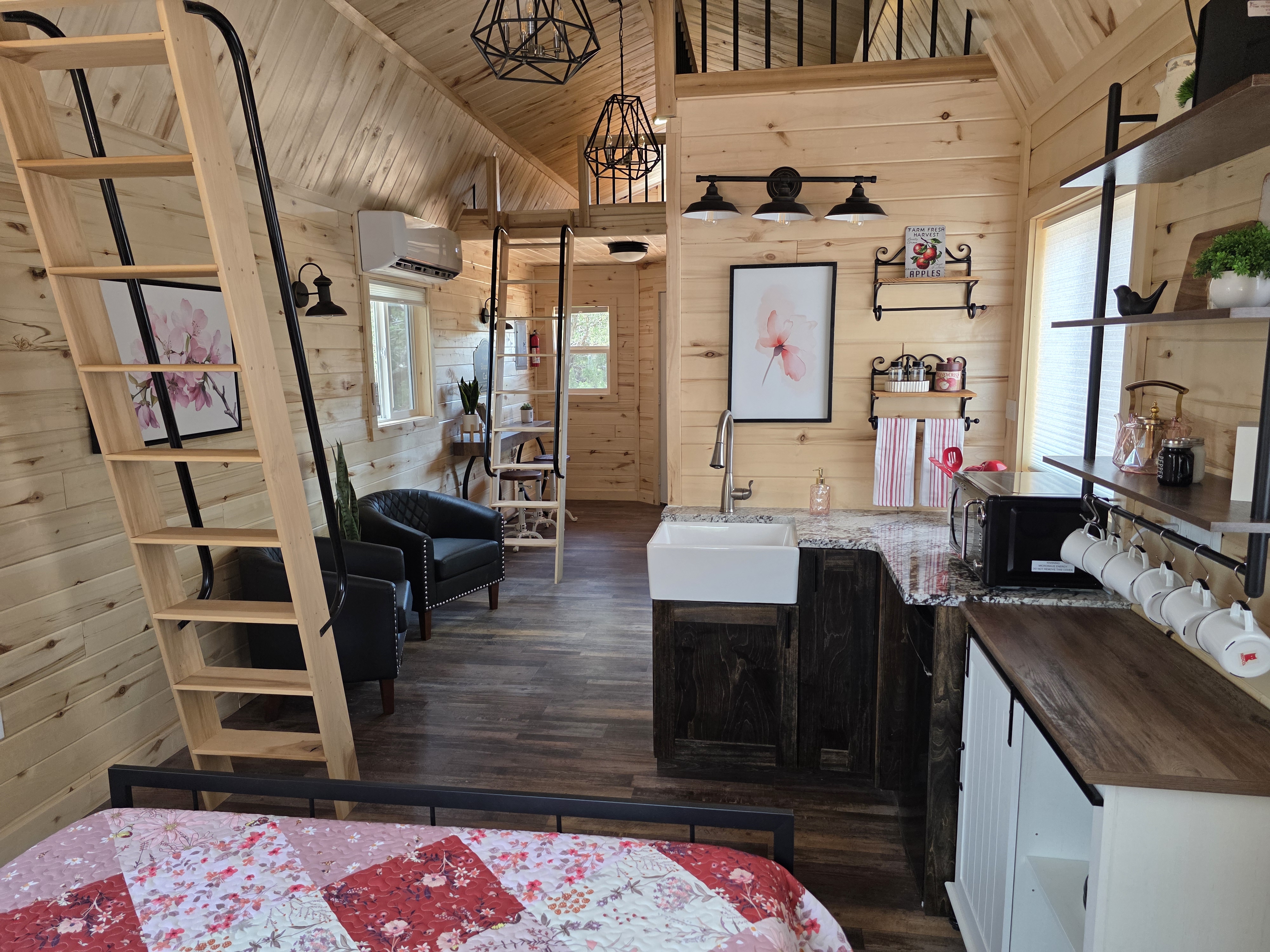 Kitchenette Apple Blossom Cabin