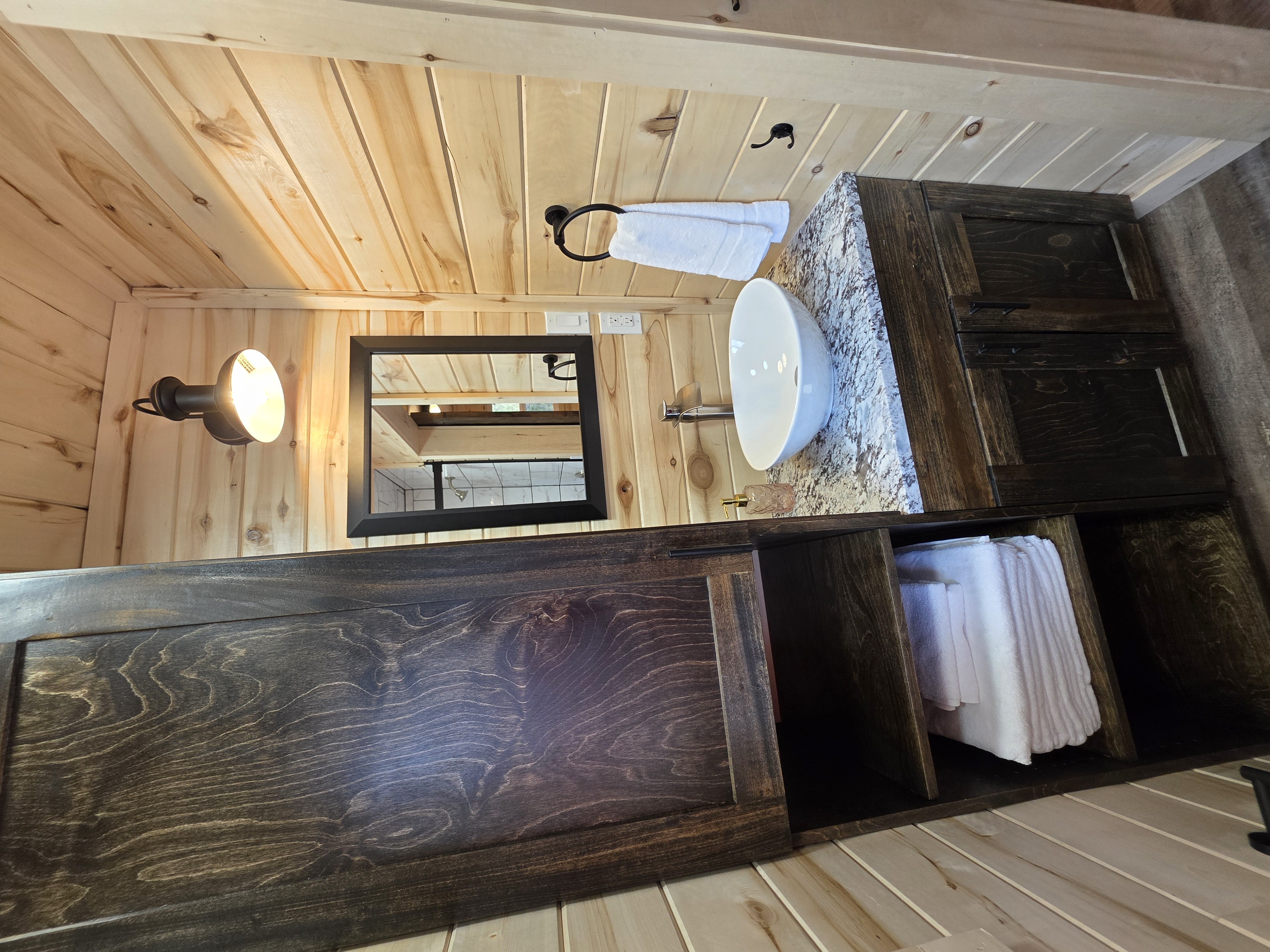 Bathroom sink Apple Blossom Cabin