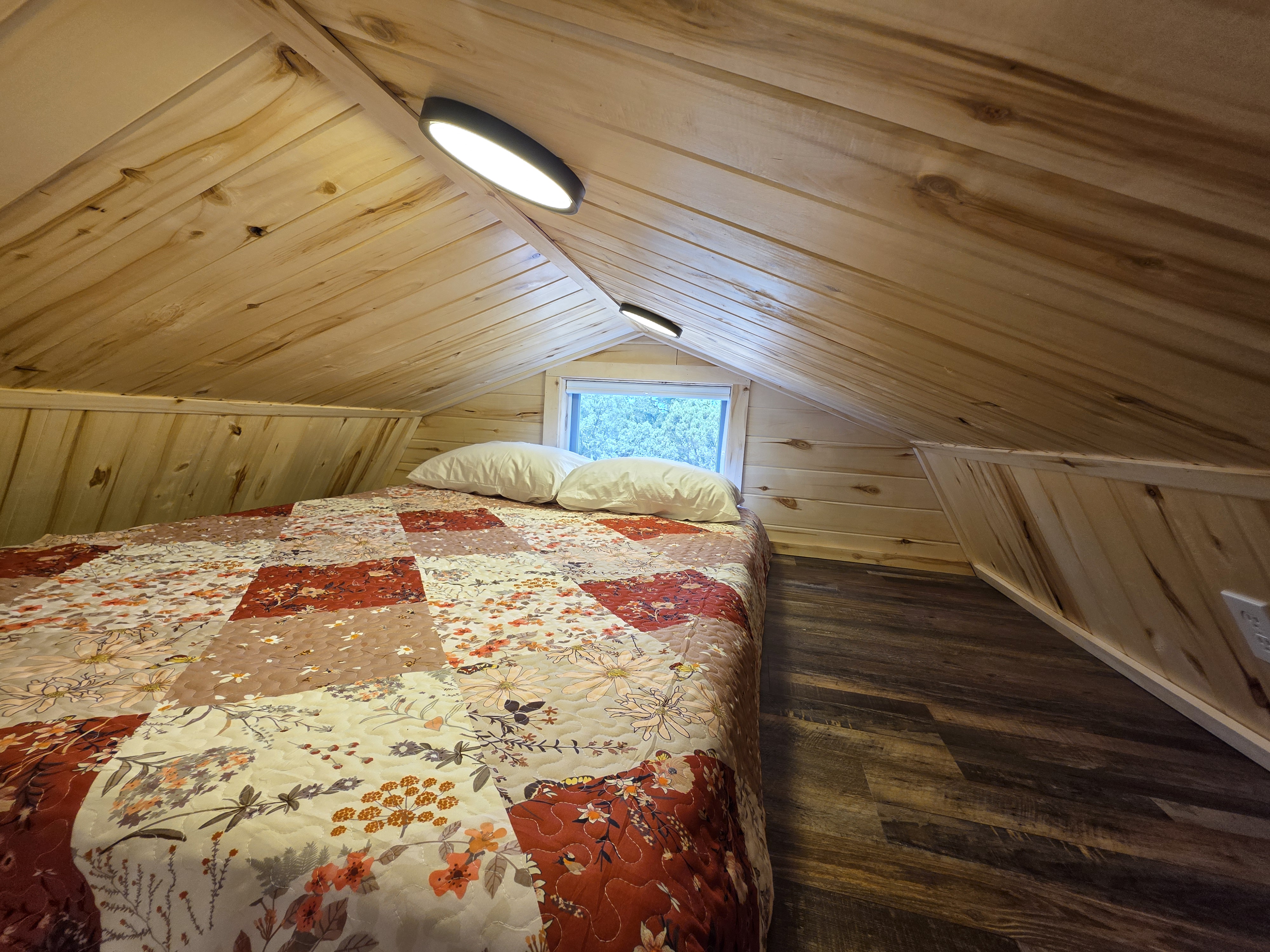 Second floor queen bed Apple Blossom Cabin