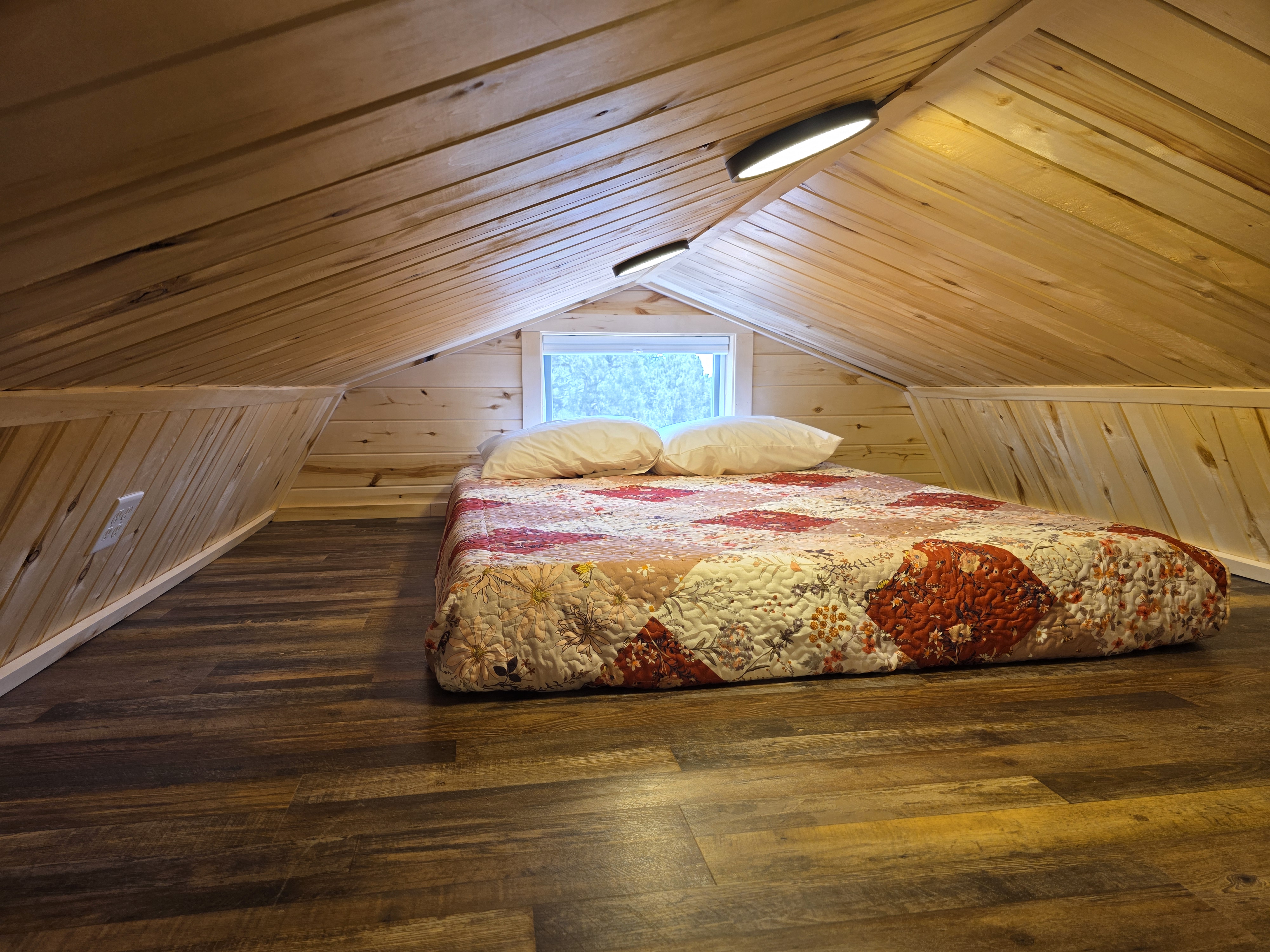 Third queen bed angle Apple Blossom Cabin