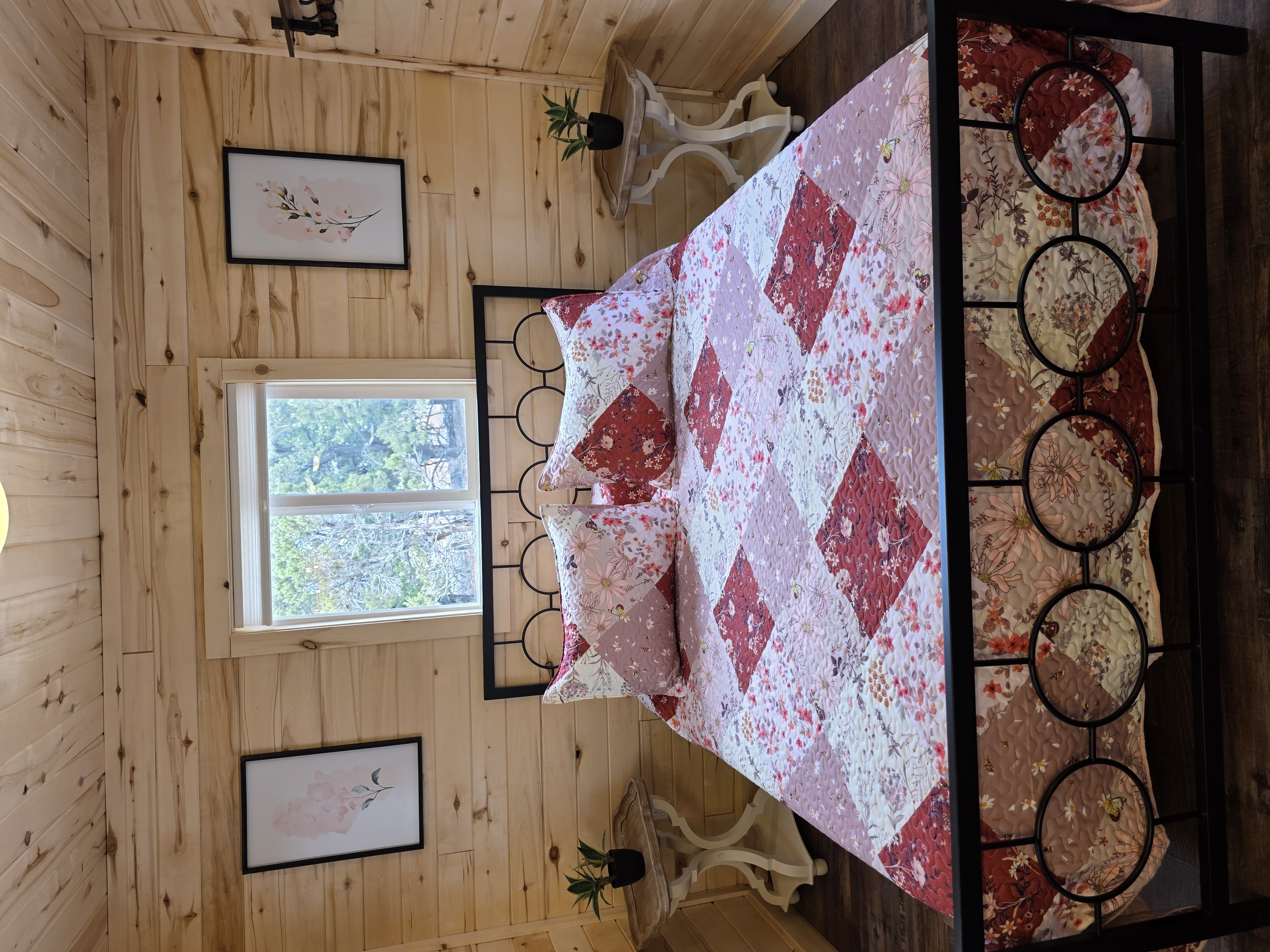Main floor queen bed Apple Blossom Cabin